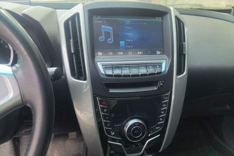Used Luxgen U6 SUV 2015 1.8T Fashion Edition Audio And AC Panel