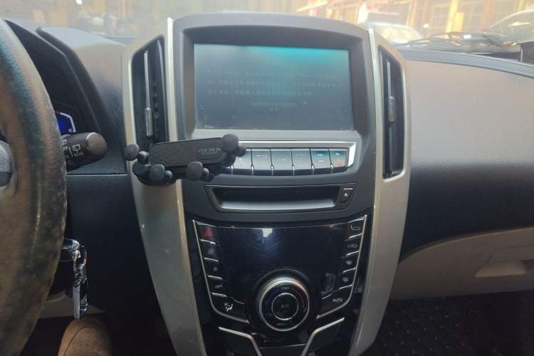 Used Luxgen U6 SUV 2015 1.8T New Creation Type Audio And AC Panel
