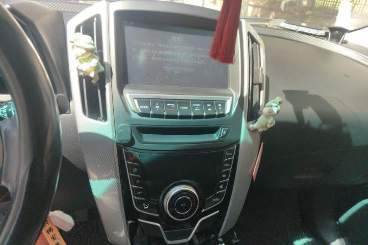Used Luxgen U6 SUV 2015 1.8T Fashion Edition Audio And AC Panel