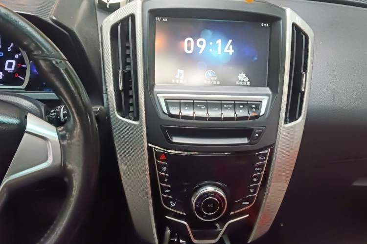 Used Luxgen U6 SUV 2015 1.8T Fashion Edition Audio And AC Panel