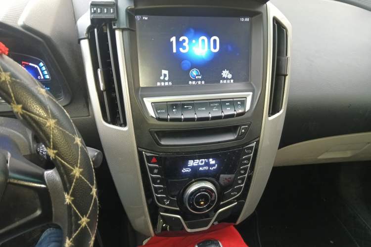 Used Luxgen U6 SUV 2015 1.8T Charm Model Audio And AC Panel