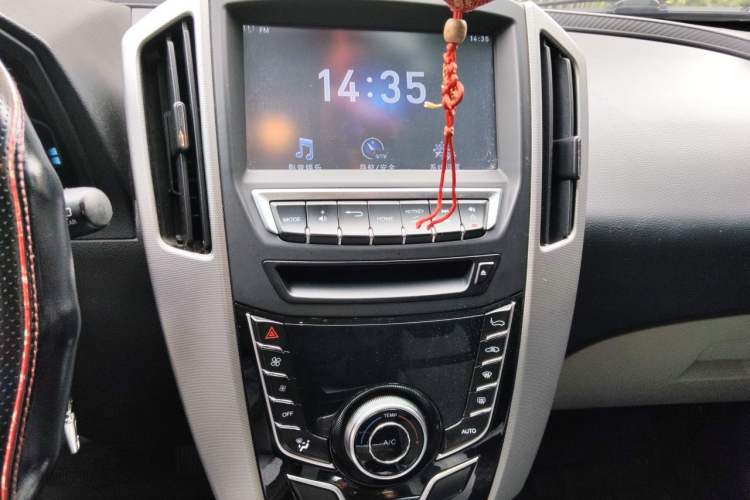 Used Luxgen U6 SUV 2015 1.8T Charm Model Audio And AC Panel