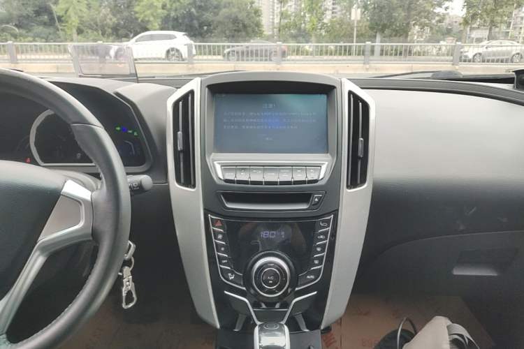 Used Luxgen U6 SUV 2015 1.8T Fashion Edition Audio And AC Panel