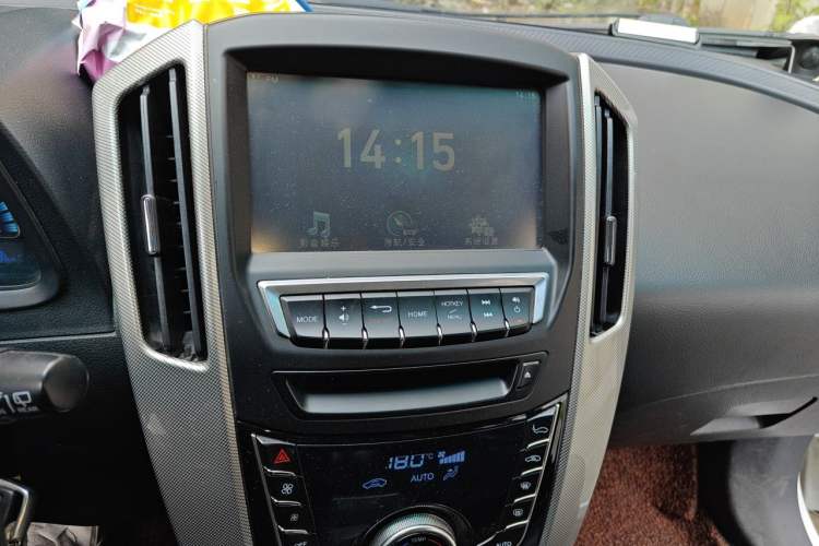 Used Luxgen U6 SUV 2015 1.8T Fashion Edition Audio And AC Panel