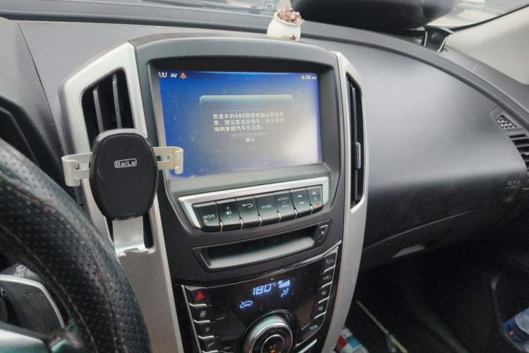 Used Luxgen U6 SUV 2015 1.8T ZhiZun Model Audio And AC Panel