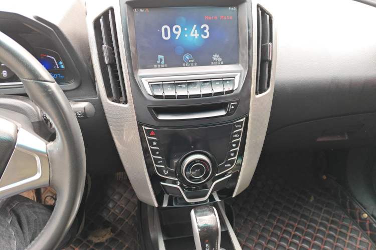 Used Luxgen U6 SUV 2015 1.8T Fashion Edition Audio And AC Panel