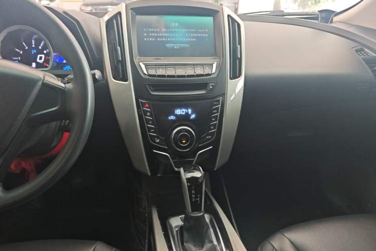 Used Luxgen U6 SUV 2015 1.8T New Innovation Upgrade Audio And AC Panel