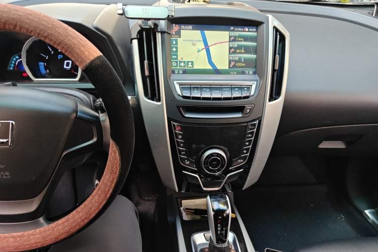 Used Luxgen U6 SUV 2015 1.8T Enhanced Charm Edition Audio And AC Panel