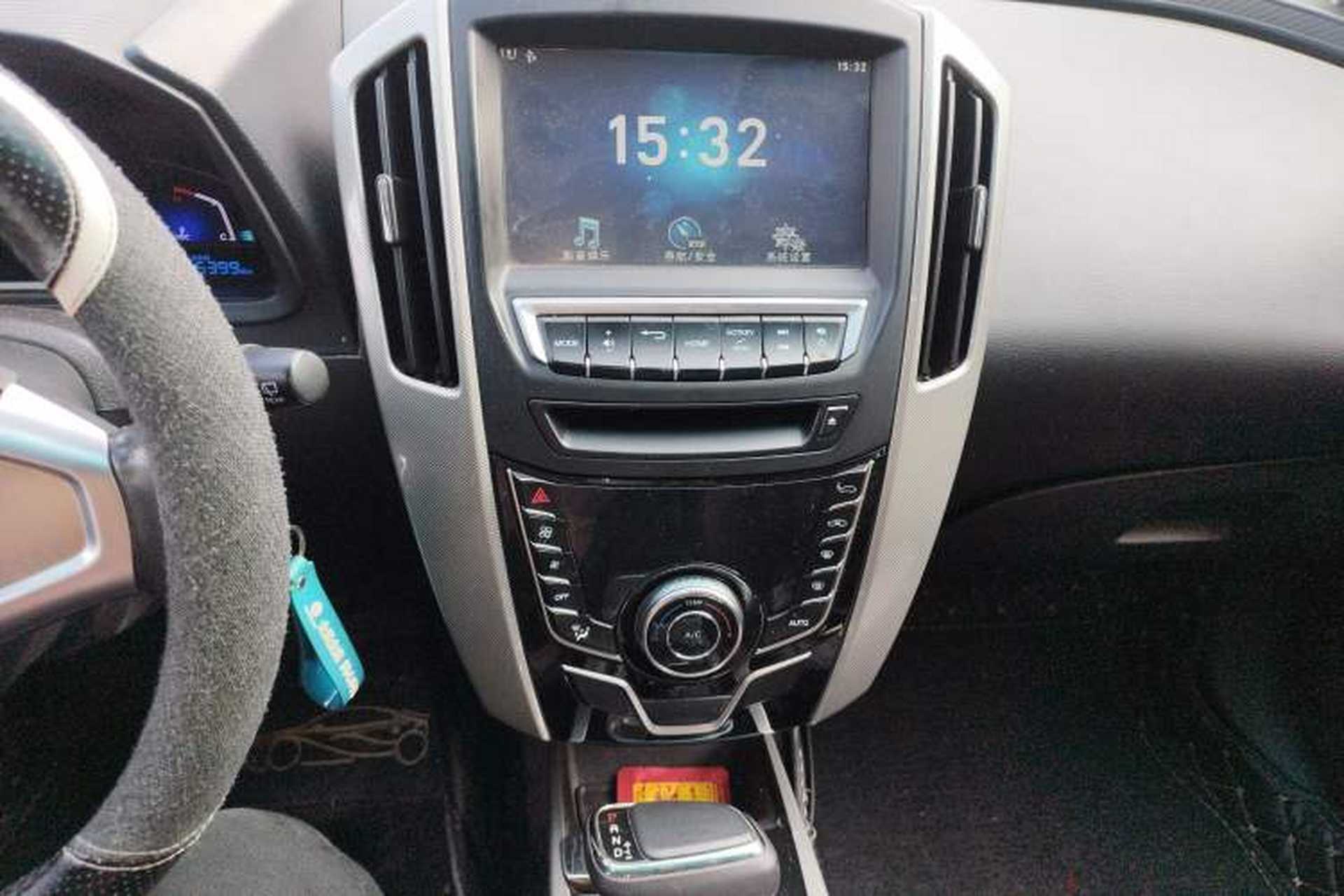 Used Luxgen U6 SUV 2015 1.8T Fashion Edition Audio And AC Panel