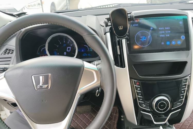 Used Luxgen U6 SUV 2015 1.8T Fashion-Upgraded Model Center Console
