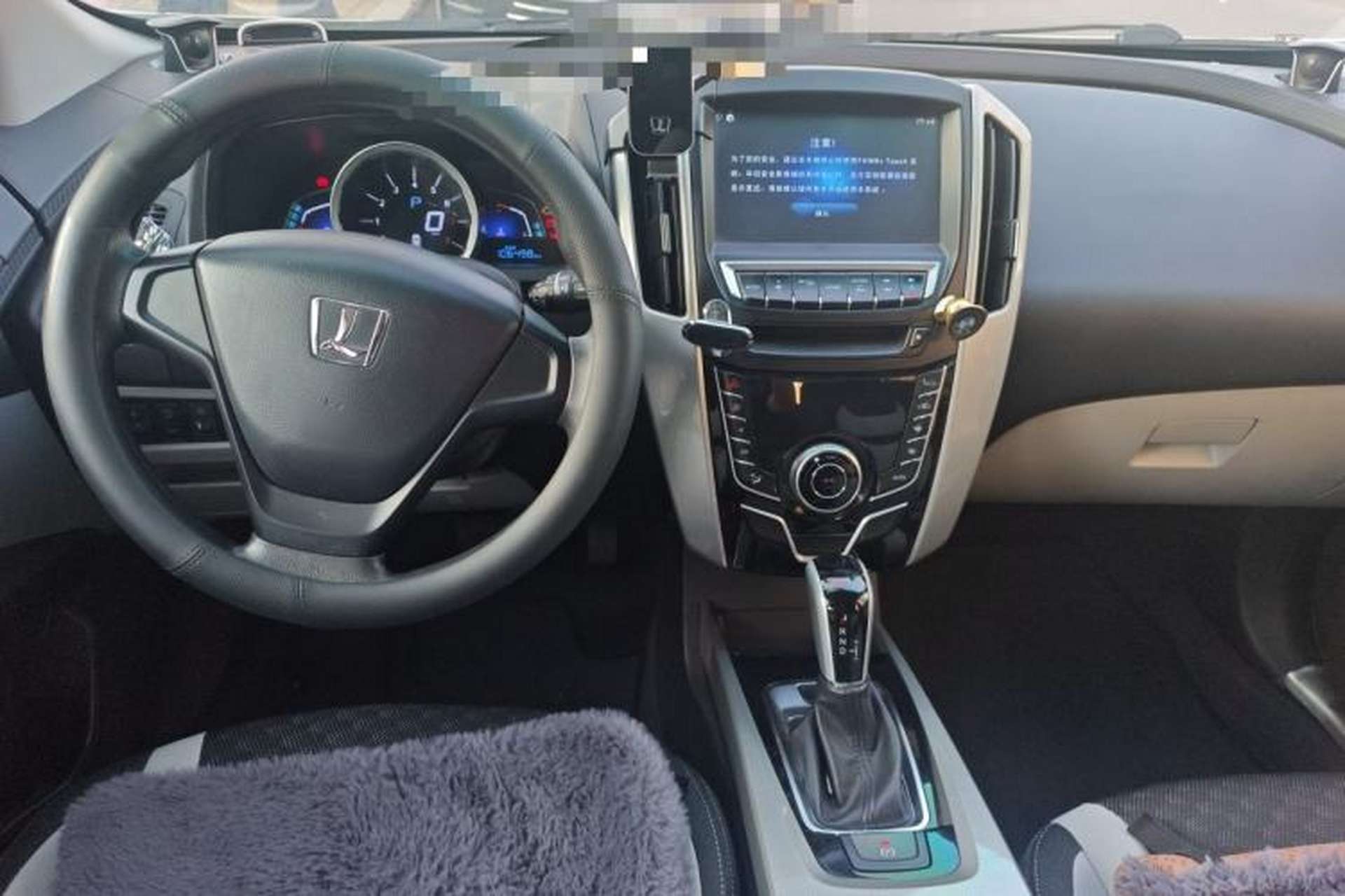 Used Luxgen U6 SUV 2015 1.8T Charm Model Center Console