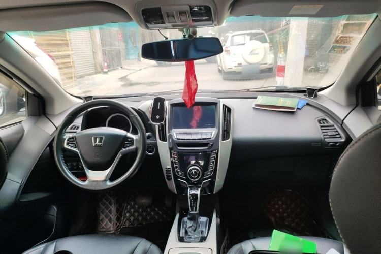 Used Luxgen U6 SUV 2015 1.8T ZhiZun Model Center Console