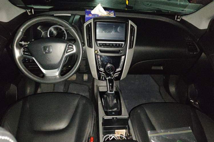 Used Luxgen U6 SUV 2015 1.8T ZhiZun Model Center Console