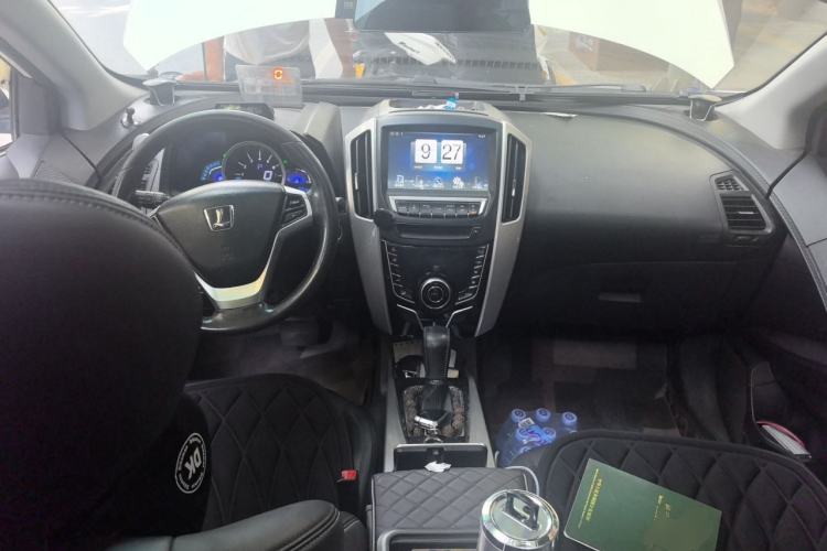 Used Luxgen U6 SUV 2015 1.8T ZhiZun Model Center Console