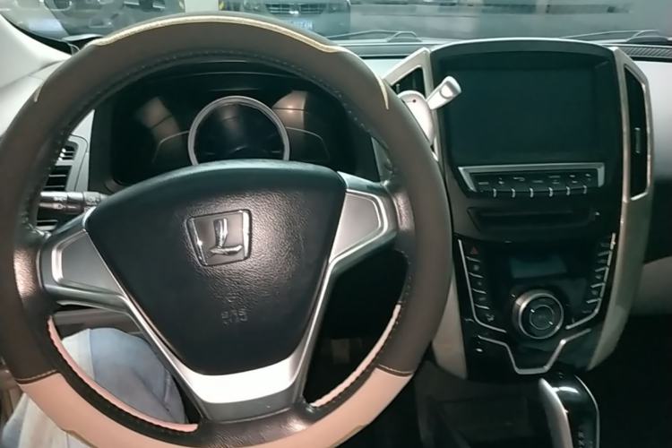 Used Luxgen U6 SUV 2015 1.8T Fashion Edition Center Console