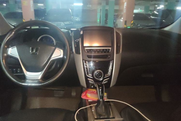 Used Luxgen U6 SUV 2015 1.8T Fashion Edition Center Console