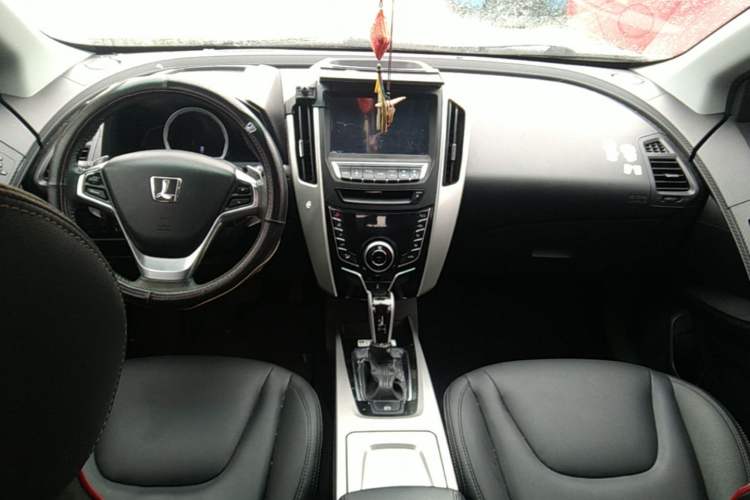 Used Luxgen U6 SUV 2015 1.8T ZhiZun Model Center Console