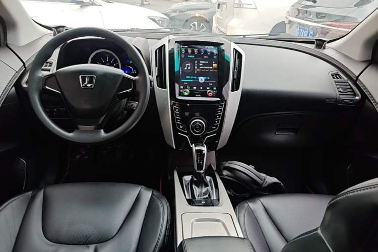 Used Luxgen U6 SUV 2015 1.8T Enhanced Charm Edition Center Console