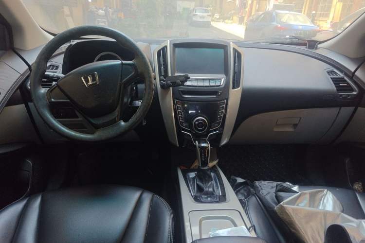 Used Luxgen U6 SUV 2015 1.8T New Creation Type Center Console