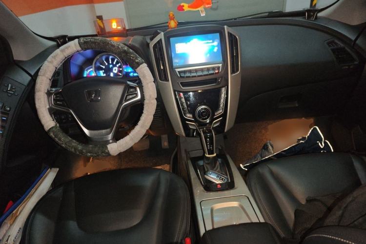 Used Luxgen U6 SUV 2015 1.8T ZhiZun Model Center Console