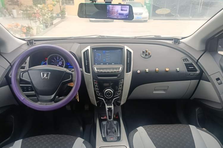 Used Luxgen U6 SUV 2015 1.8T Charm Model Center Console