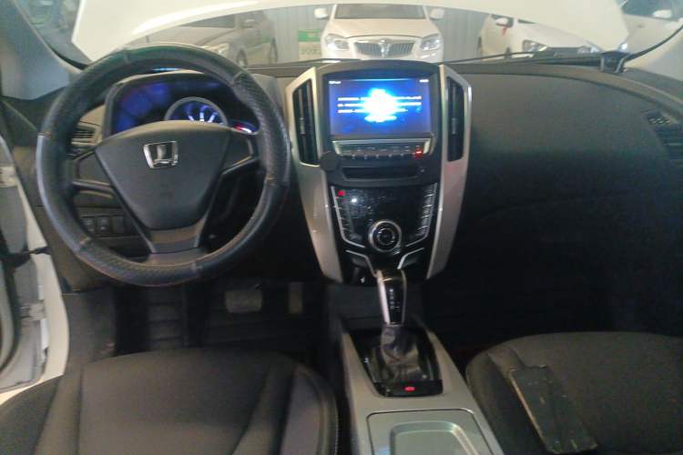 Used Luxgen U6 SUV 2015 1.8T Charm Model Center Console