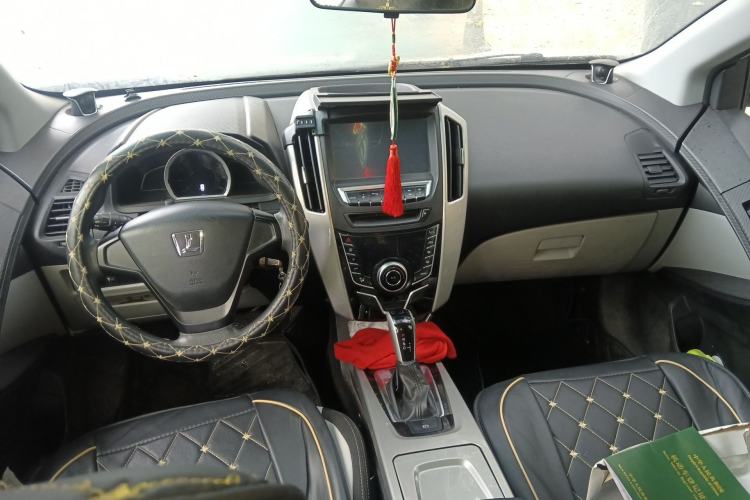Used Luxgen U6 SUV 2015 1.8T Charm Model Center Console