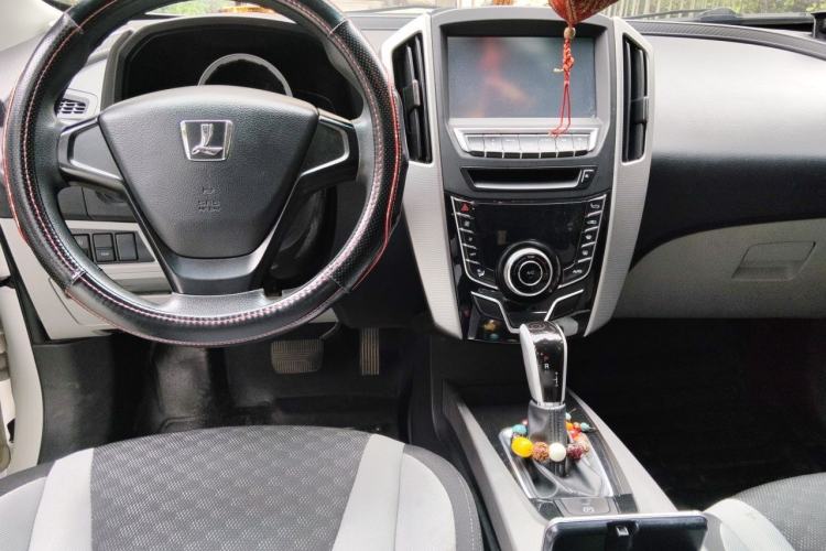 Used Luxgen U6 SUV 2015 1.8T Charm Model Center Console