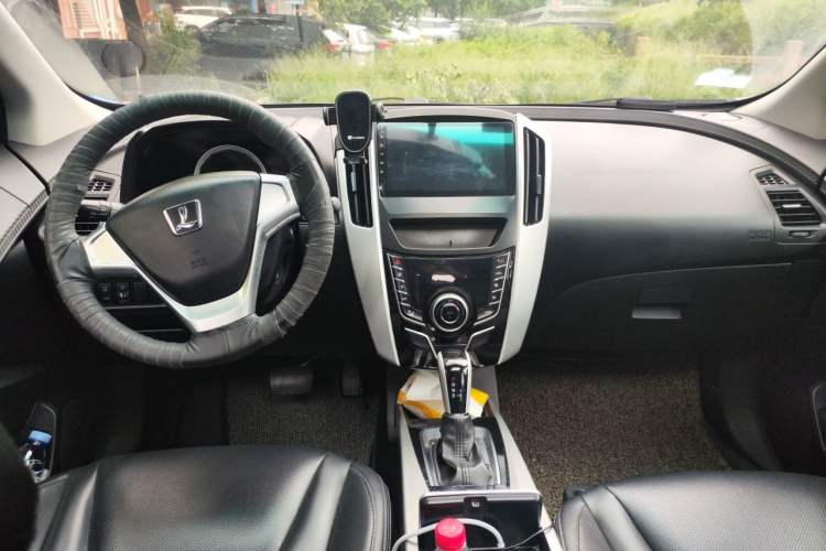 Used Luxgen U6 SUV 2015 1.8T Fashion Edition Center Console