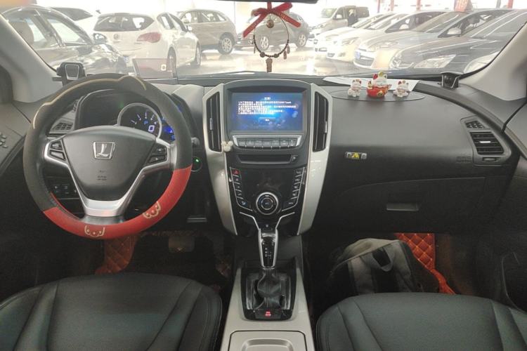 Used Luxgen U6 SUV 2015 1.8T ZhiZun Model Center Console