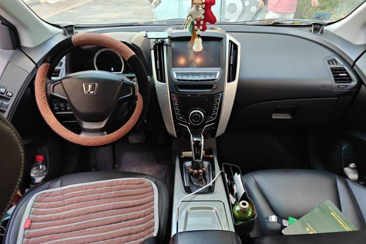 Used Luxgen U6 SUV 2015 1.8T Enhanced Charm Edition Center Console