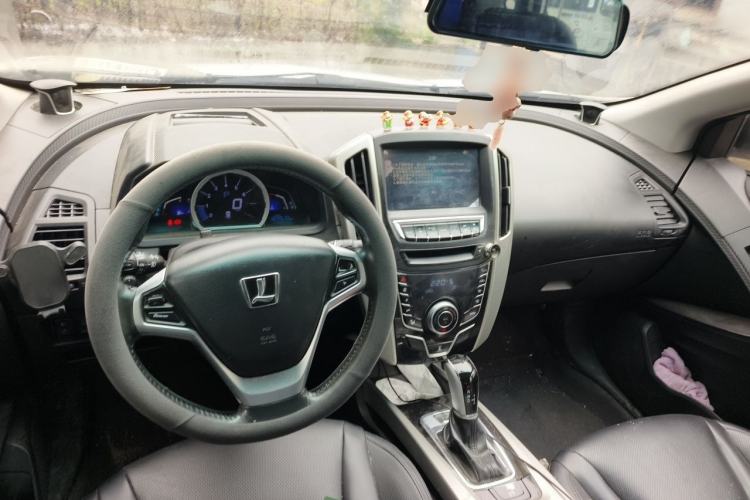 Used Luxgen U6 SUV 2015 1.8T ZhiZun Model Center Console