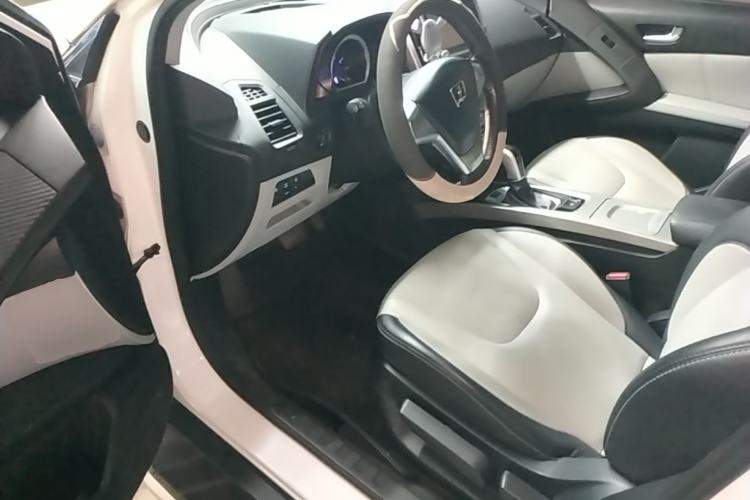Used Luxgen U6 SUV 2015 1.8T Fashion Edition Driver Seat