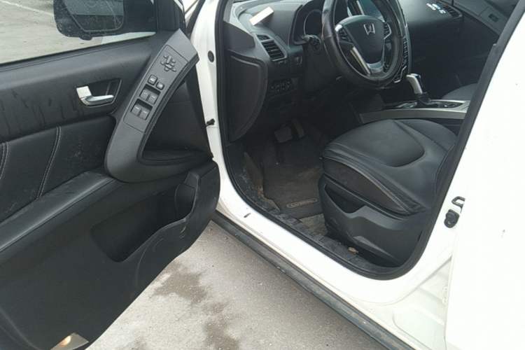 Used Luxgen U6 SUV 2015 1.8T ZhiZun Model Driver Seat