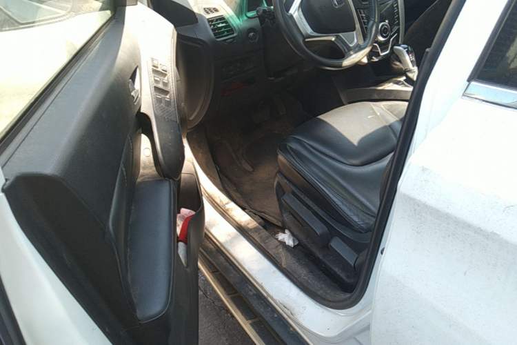 Used Luxgen U6 SUV 2015 1.8T Fashion Edition Driver Seat