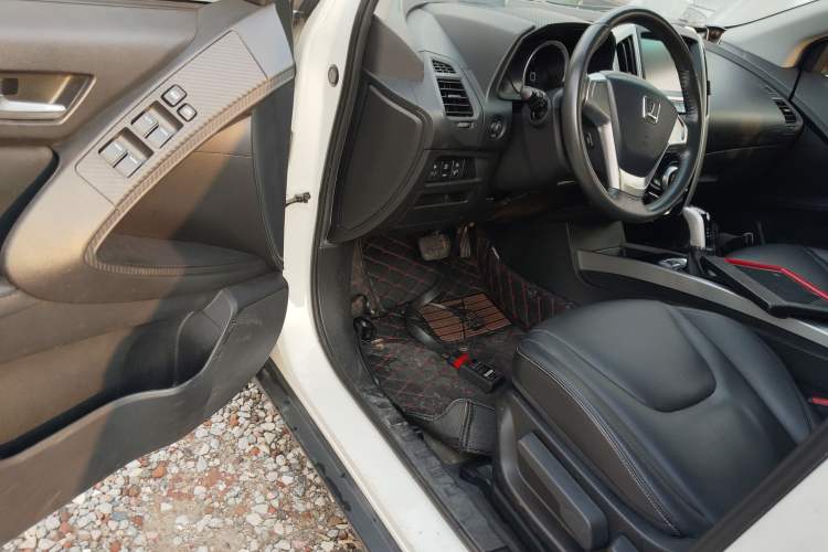 Used Luxgen U6 SUV 2015 1.8T Fashion Edition Driver Seat