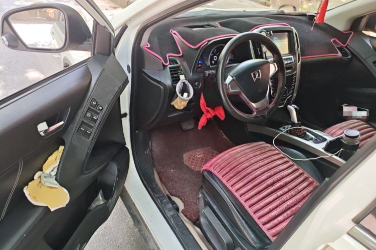 Used Luxgen U6 SUV 2015 1.8T Fashion Edition Driver Seat