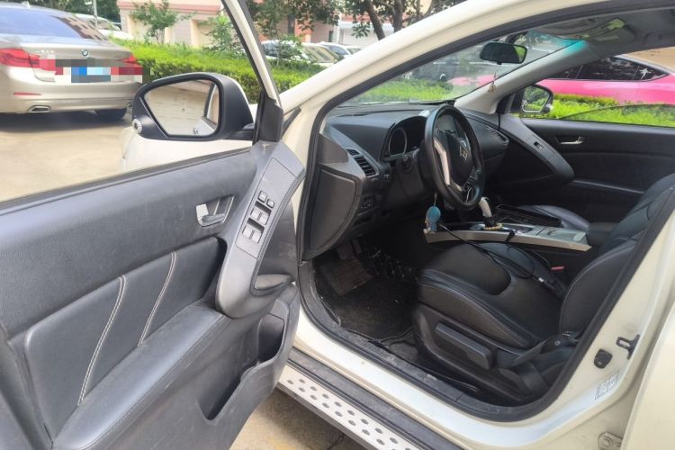 Used Luxgen U6 SUV 2015 1.8T Fashion Edition Driver Seat