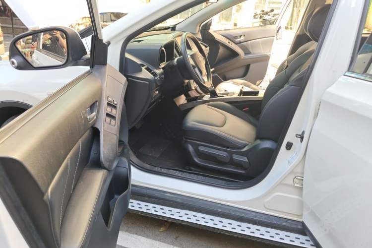 Used Luxgen U6 SUV 2015 1.8T Fashion Edition Driver Seat