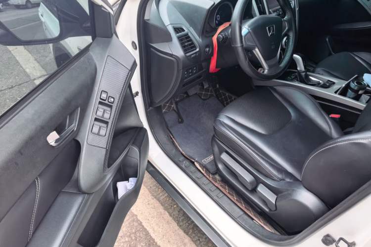 Used Luxgen U6 SUV 2015 1.8T Fashion Edition Driver Seat
