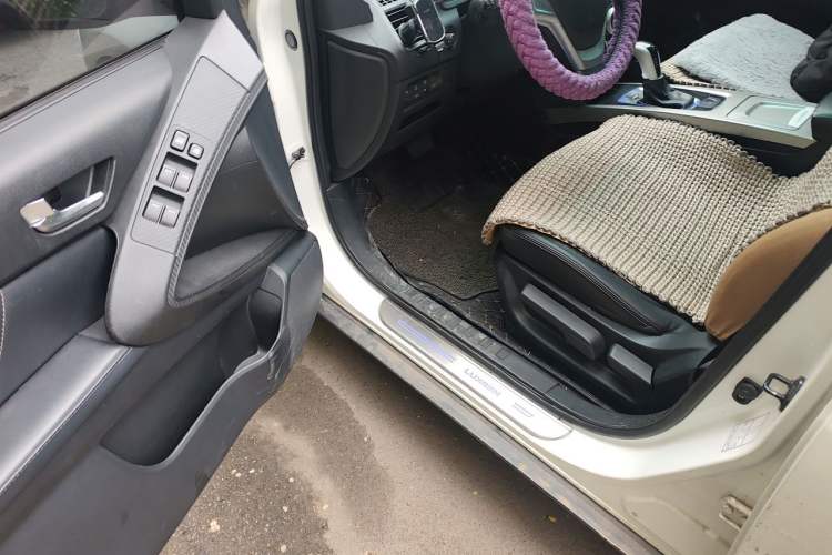 Used Luxgen U6 SUV 2015 1.8T Fashion-Upgraded Model Driver Seat