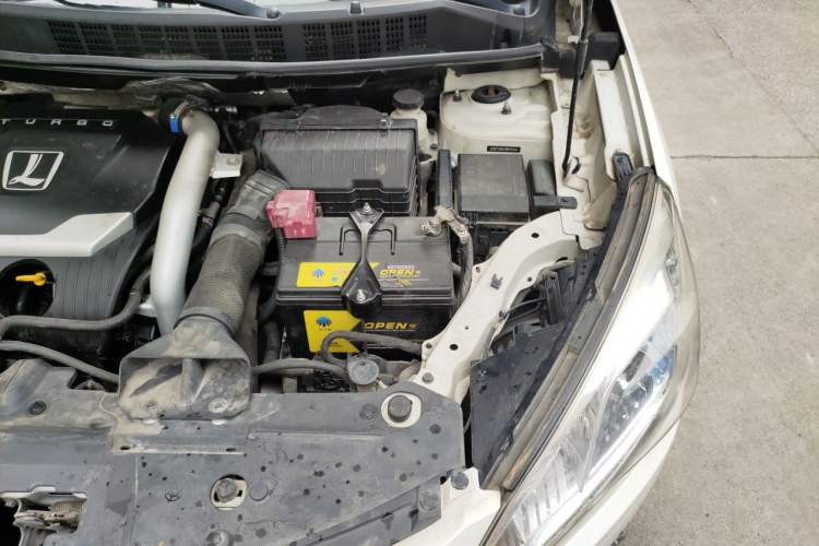 Used Luxgen U6 SUV 2015 1.8T ZhiZun Model Engine Bay Left