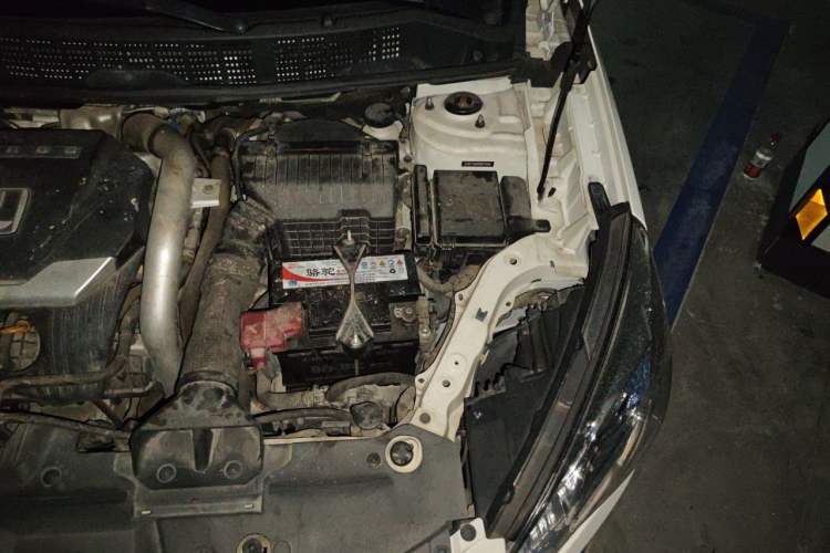 Used Luxgen U6 SUV 2015 1.8T ZhiZun Model Engine Bay Left