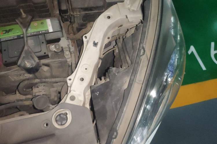 Used Luxgen U6 SUV 2015 1.8T Fashion Edition Engine Bay Left