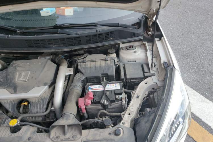 Used Luxgen U6 SUV 2015 1.8T Fashion Edition Engine Bay Left