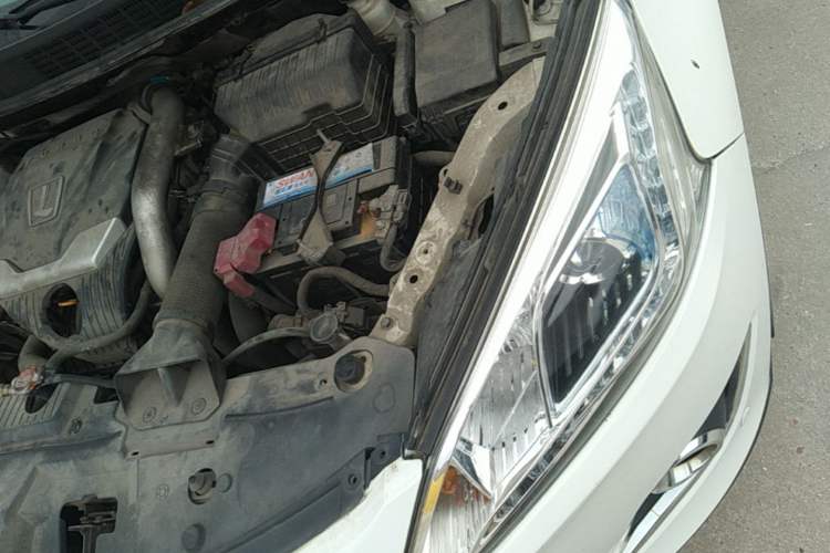 Used Luxgen U6 SUV 2015 1.8T ZhiZun Model Engine Bay Left