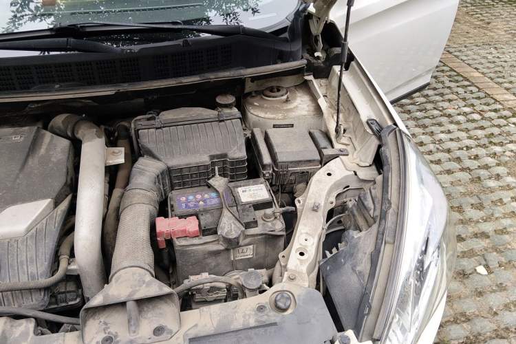 Used Luxgen U6 SUV 2015 1.8T Charm Model Engine Bay Left