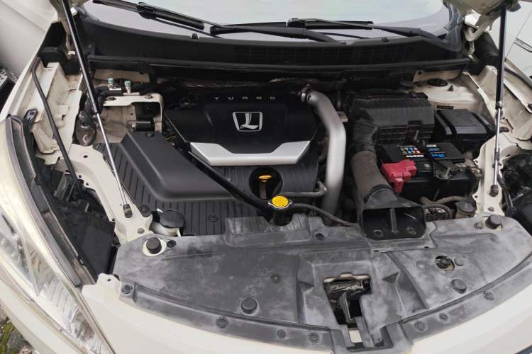 Used Luxgen U6 SUV 2015 1.8T Fashion Edition Engine Bay Right