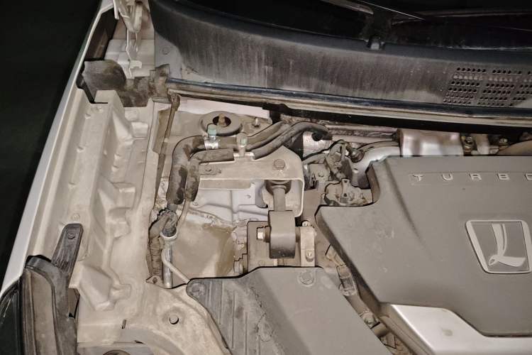 Used Luxgen U6 SUV 2015 1.8T Fashion Edition Engine Bay Right