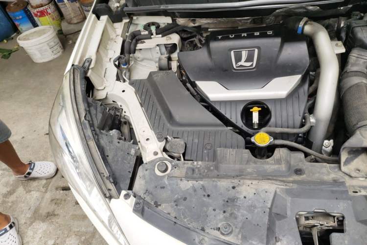 Used Luxgen U6 SUV 2015 1.8T ZhiZun Model Engine Bay Right